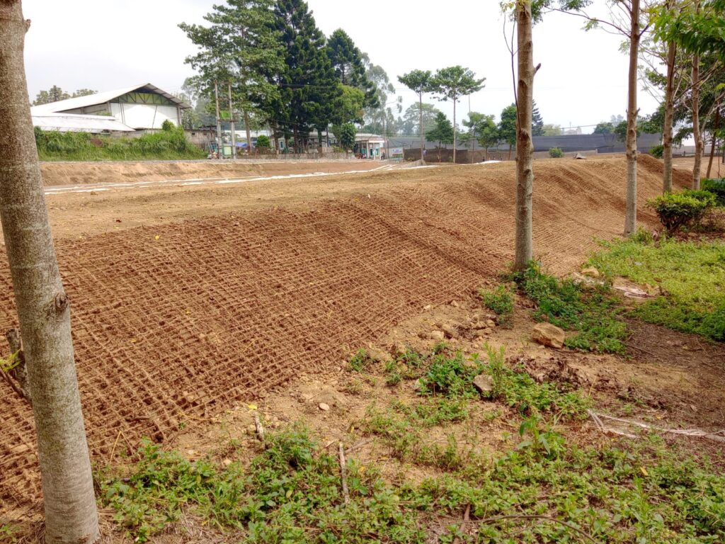 Mengurangi Erosi dan Longsor dengan Cocomesh