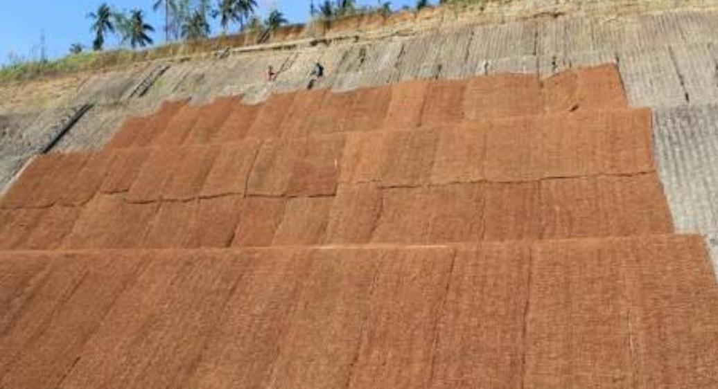 Jaring sabut kelapa reklamasi lahan