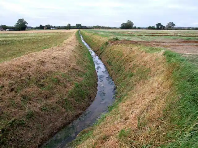 sistem drainase lahan pertanian